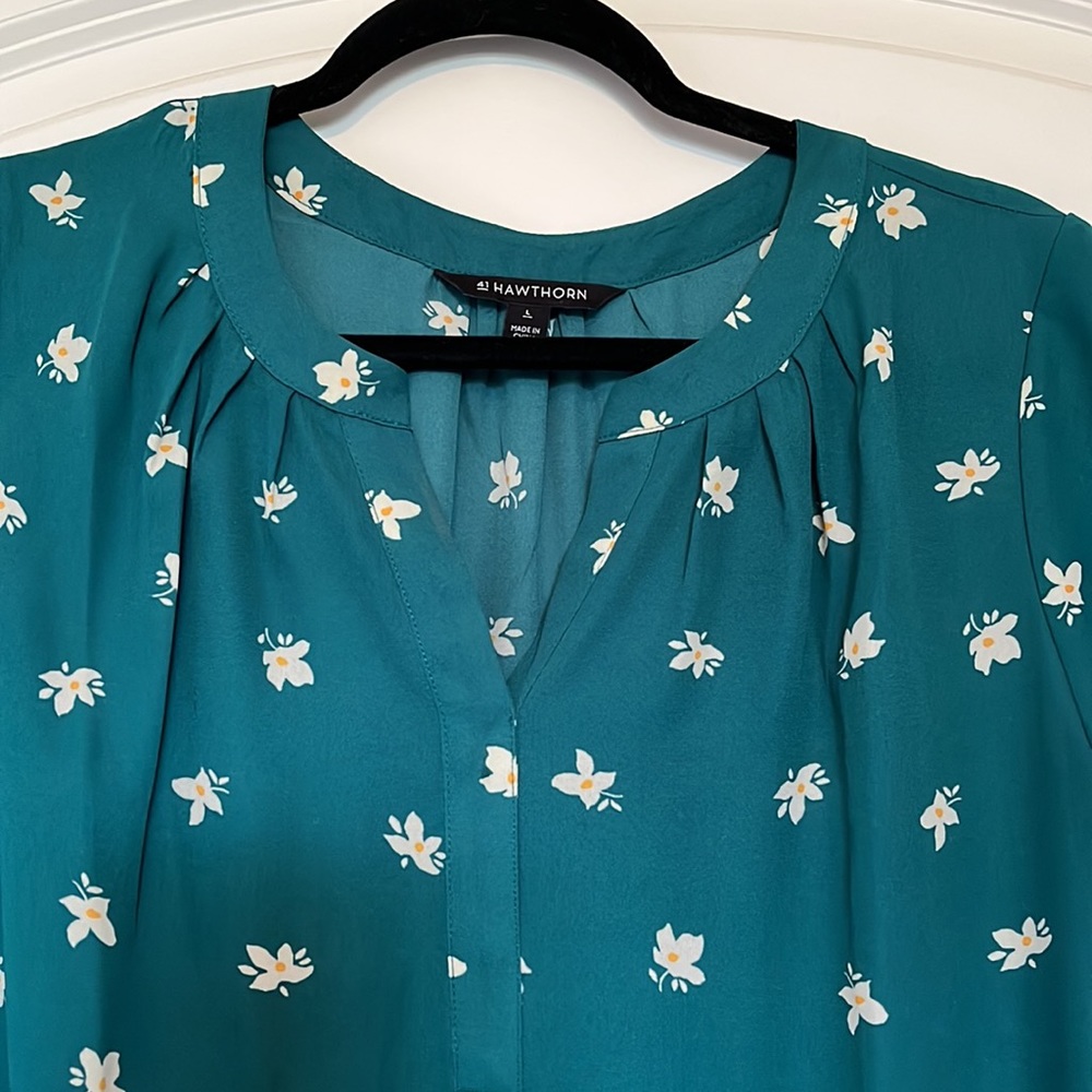 Blouse w/ Cap Sleeves - Picture 2 of 4